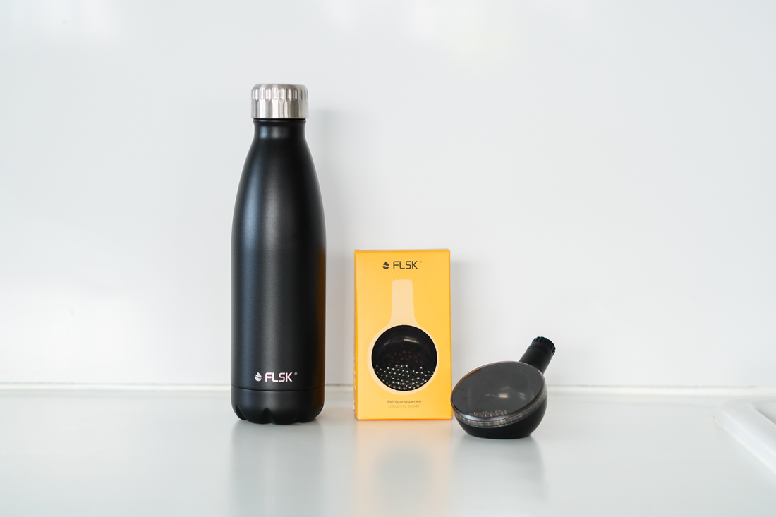 Wie reinige ich die FLSK Trinkflasche?